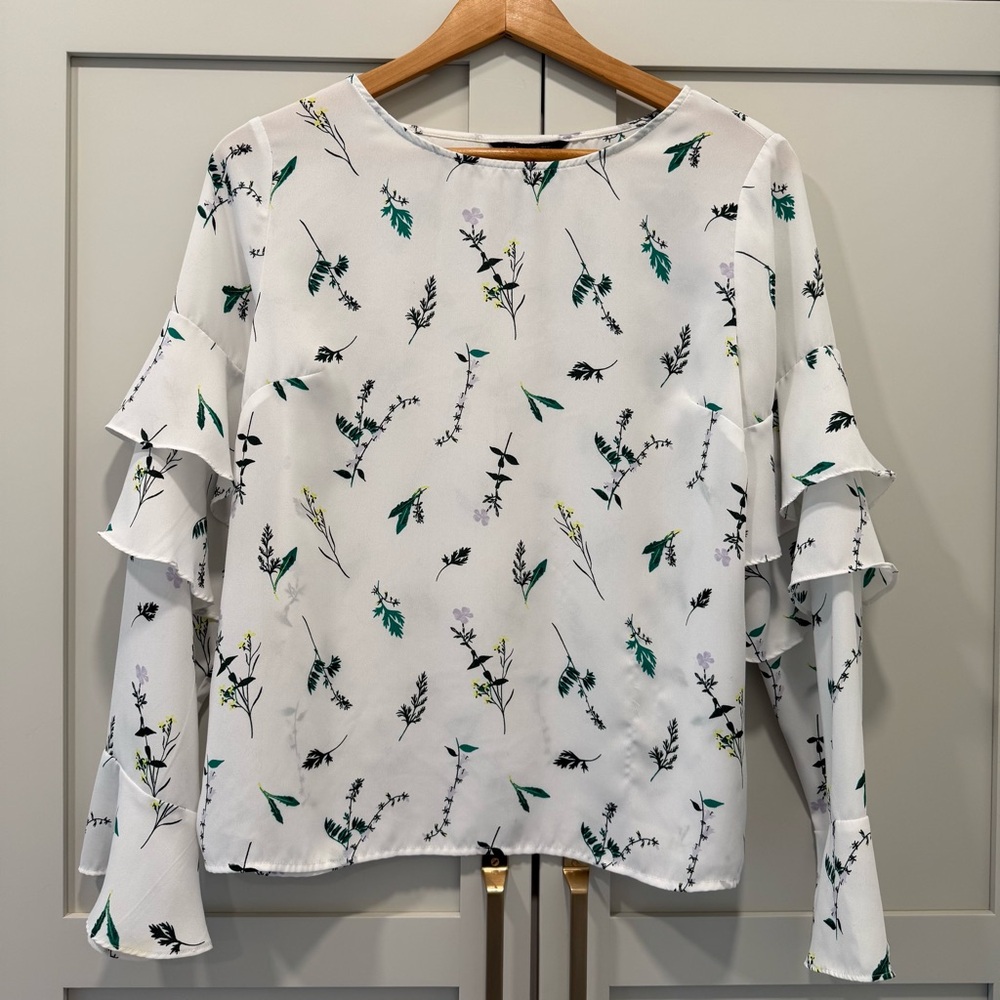 Banana Republic Sz M White Floral Tiered Ruffle Sleeve Top Blouse Women’s Garden
